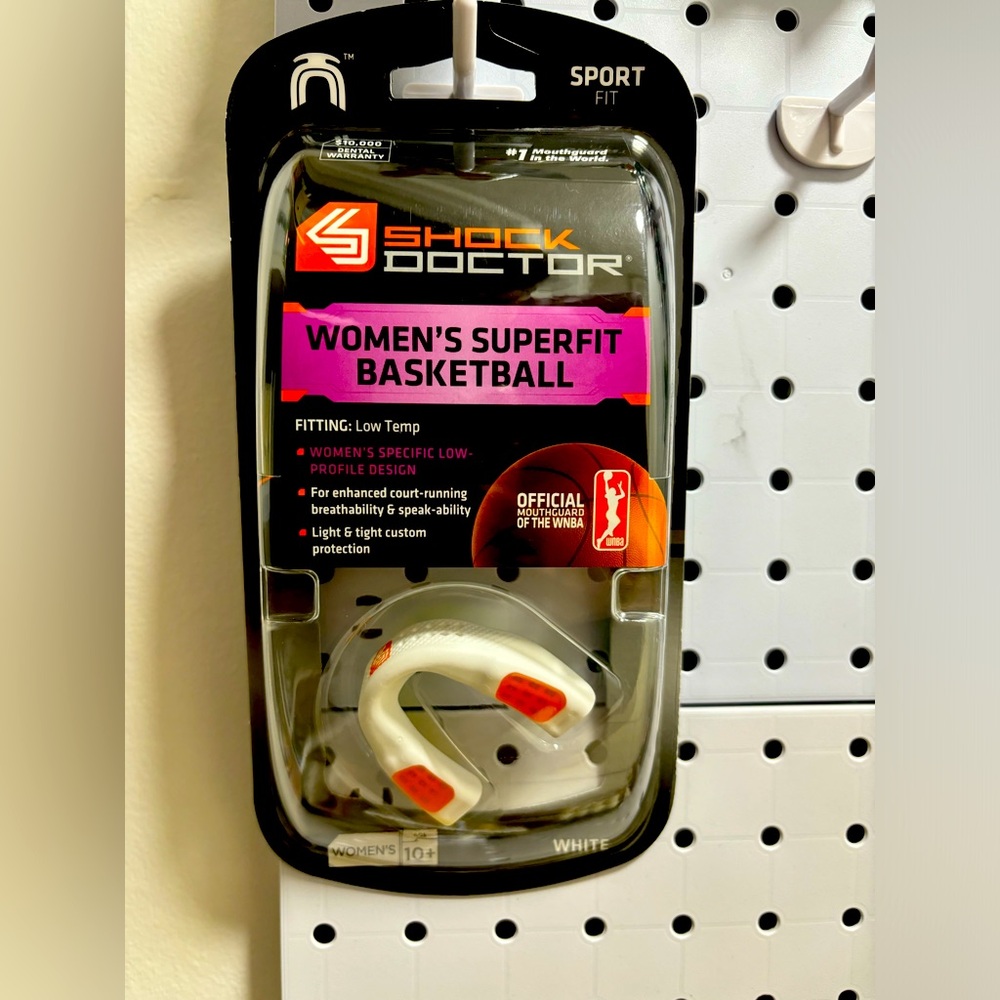 NEW Shock Doctor Superfit Basketball Mouthguard Age 10+ Strapless Official WNBA